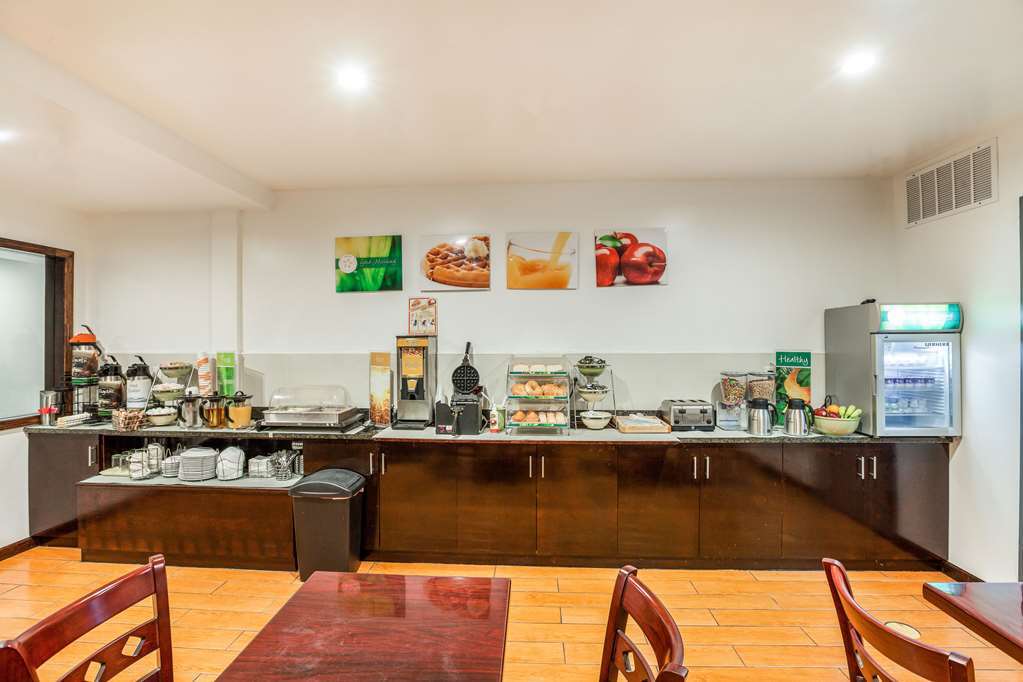 Quality Inn Near Sunset Park New York Restaurant photo